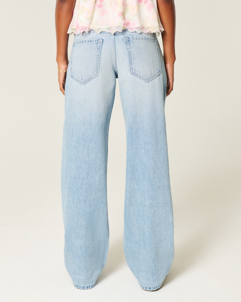 Low-Rise Light Wash Baggy Jeans