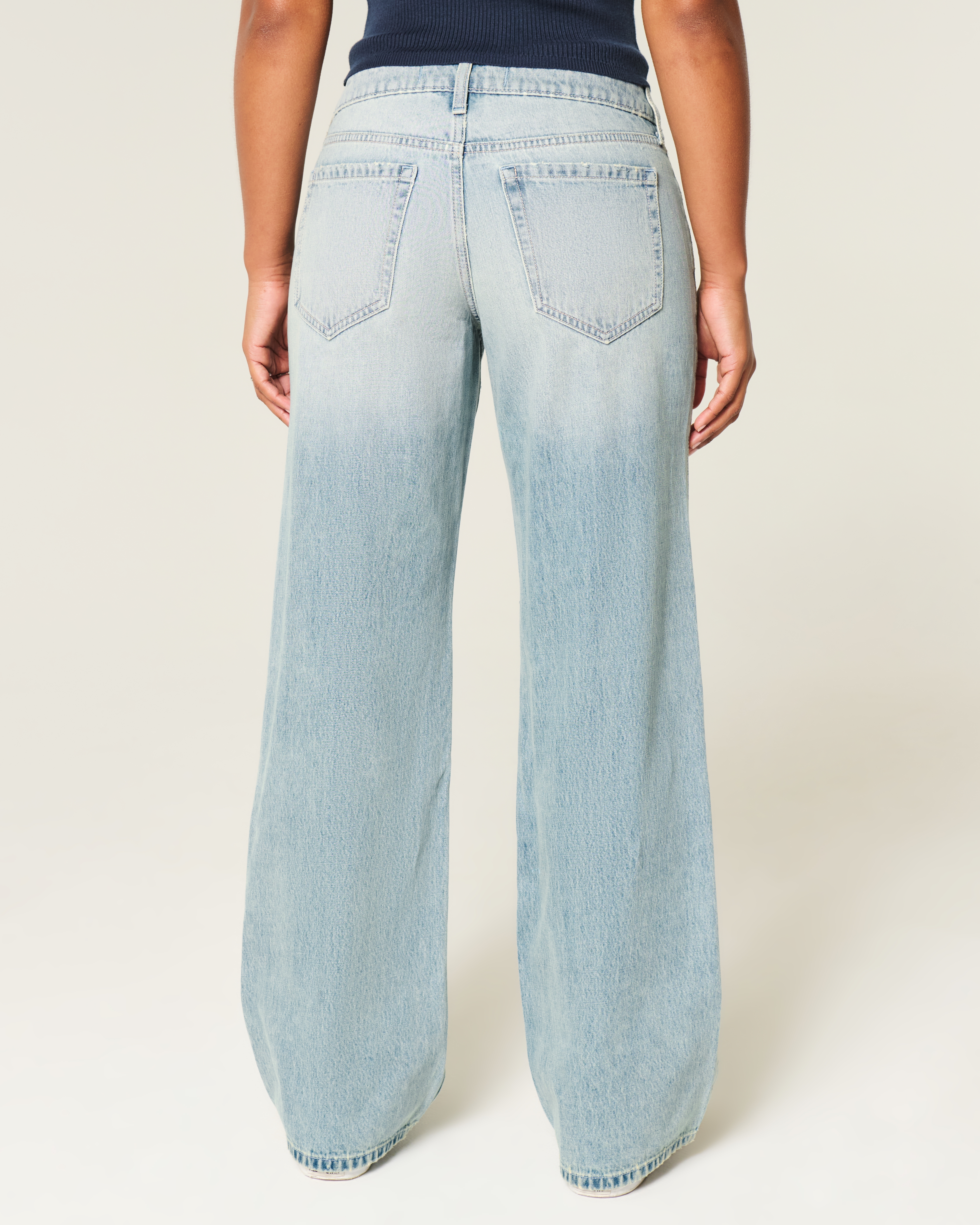 Curvy Low-Rise Light Wash Baggy Jeans