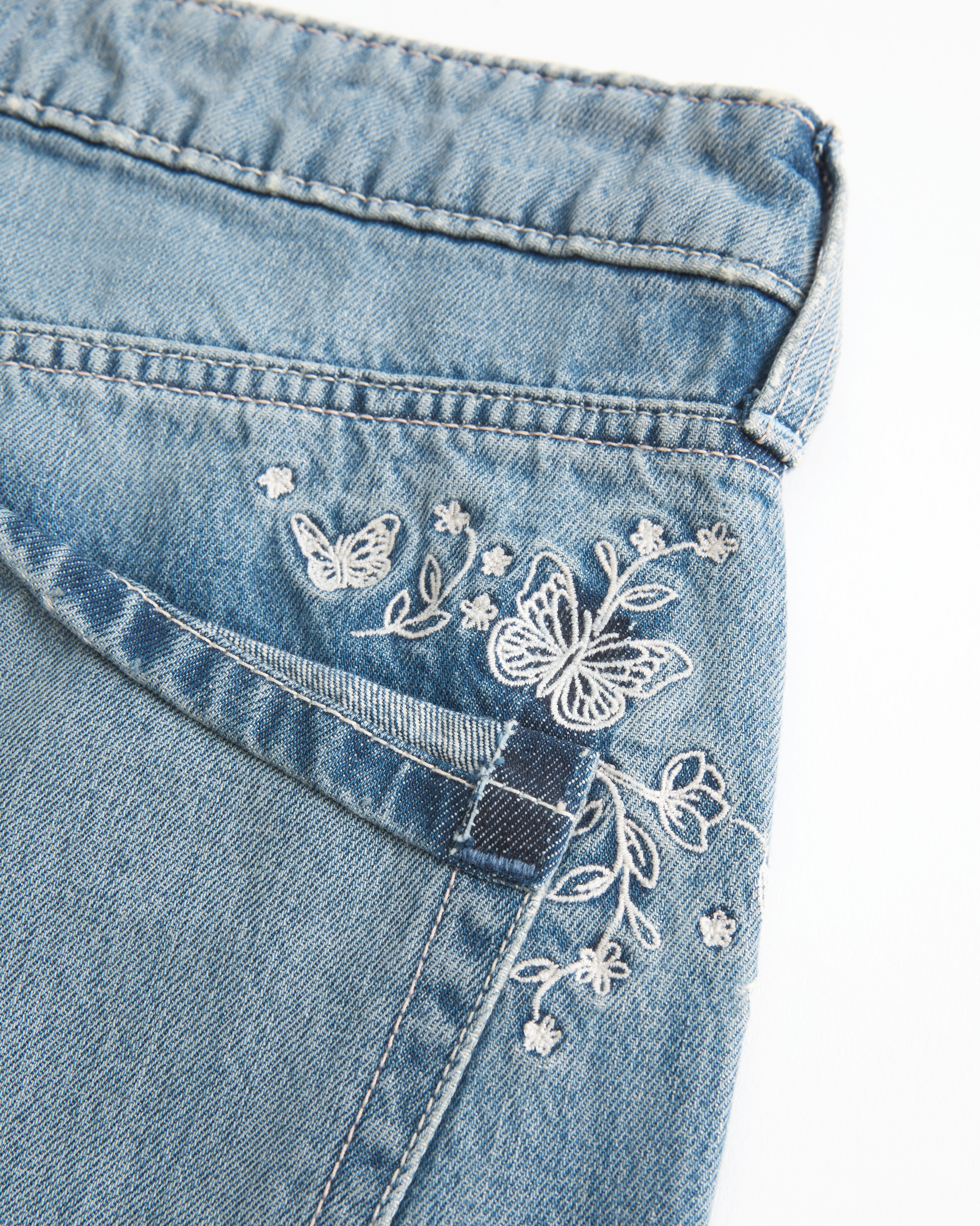 Low-Rise Medium Wash Butterfly Graphic Baggy Jeans
