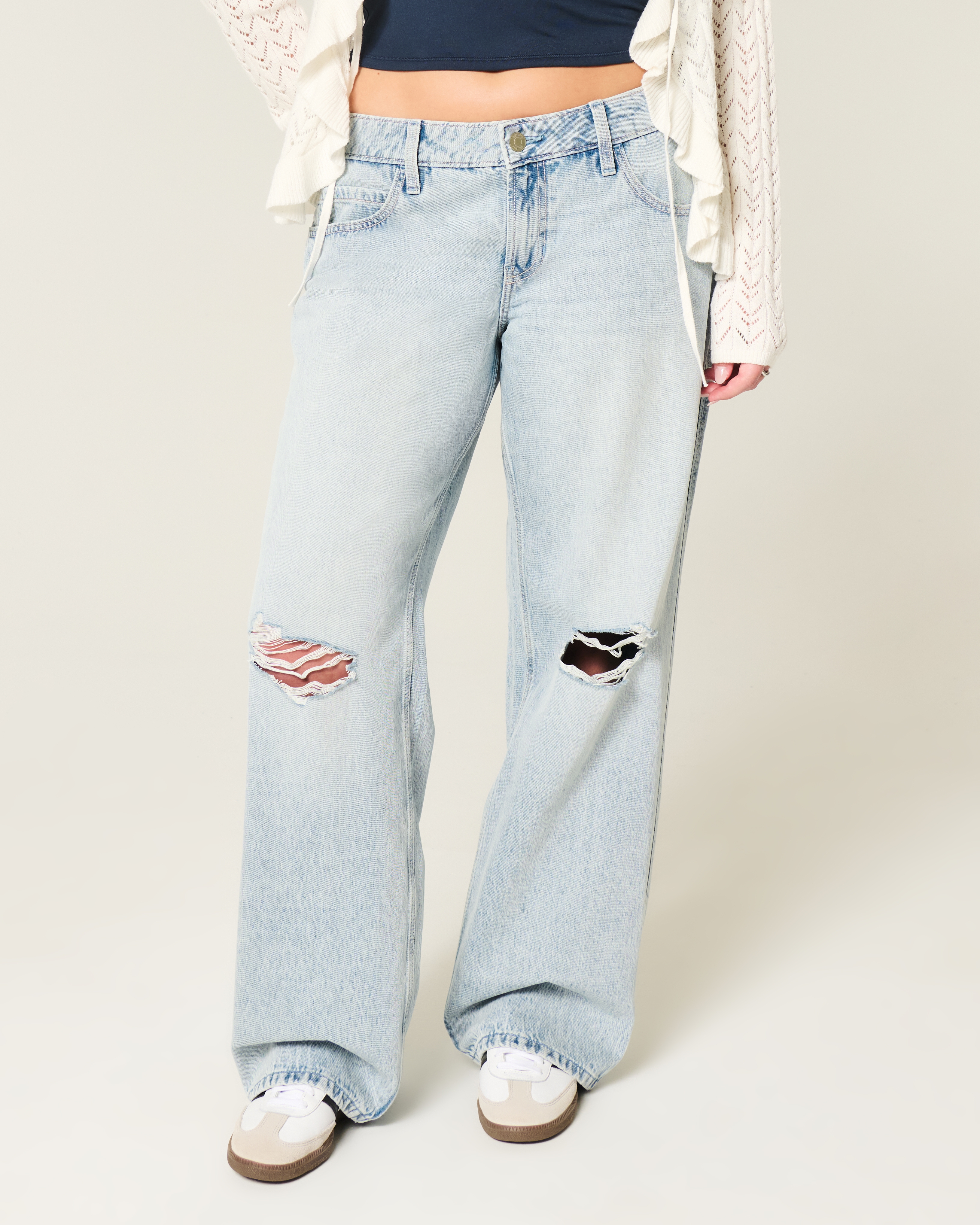 Low-Rise Ripped Light Wash Baggy Jeans