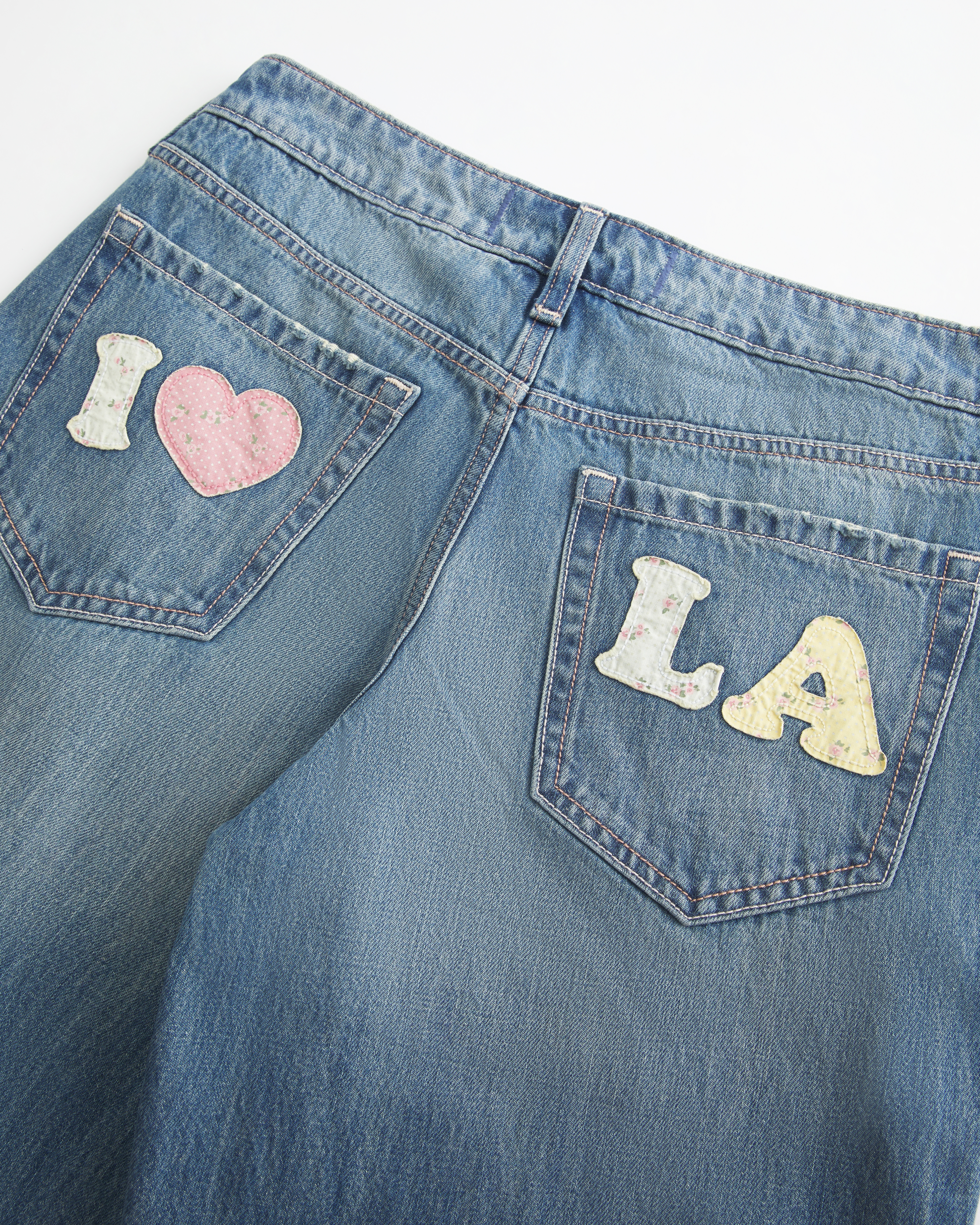 Low-Rise Medium Wash Los Angeles Graphic Baggy Jeans