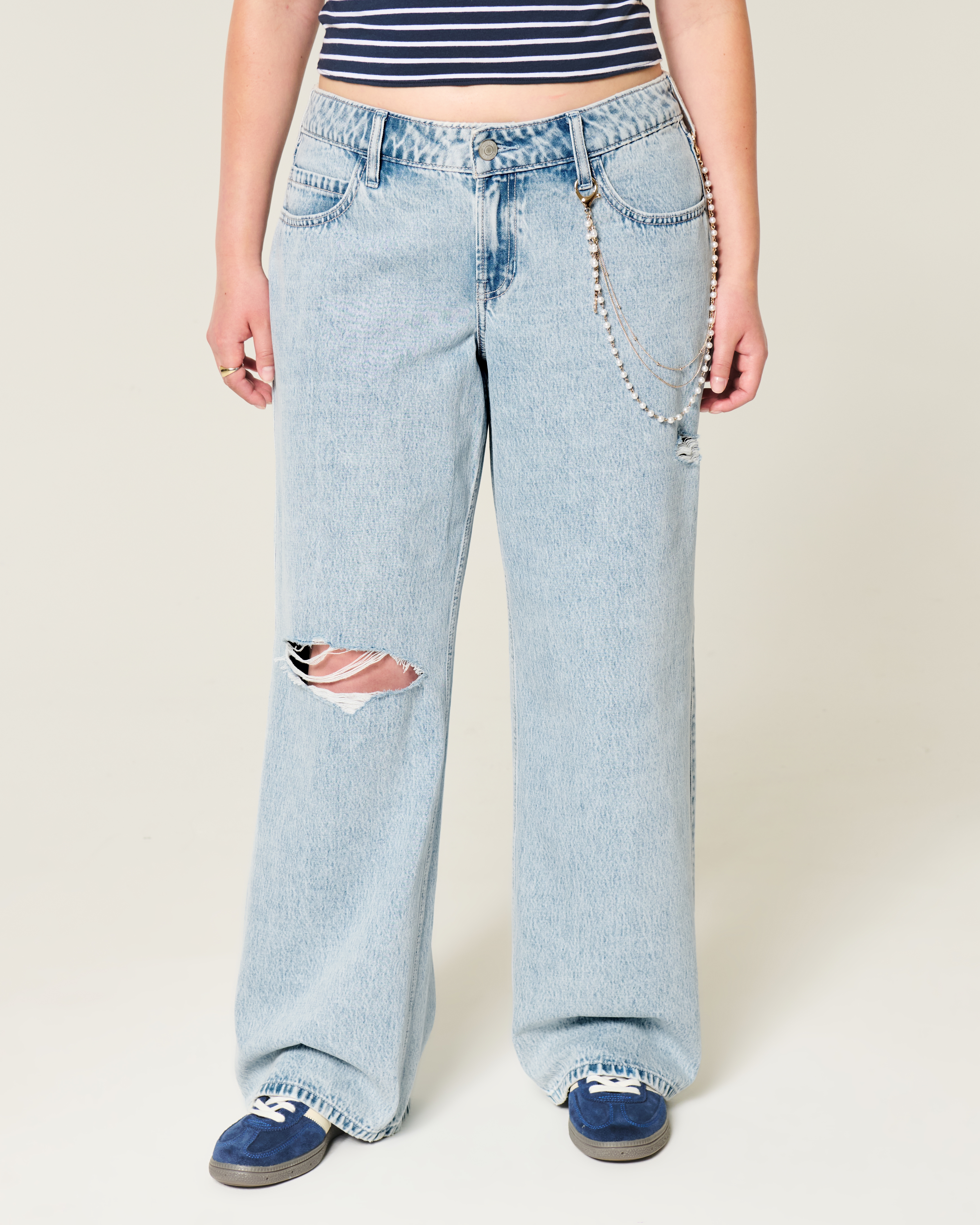 Low-Rise Ripped Light Wash Baggy Jeans
