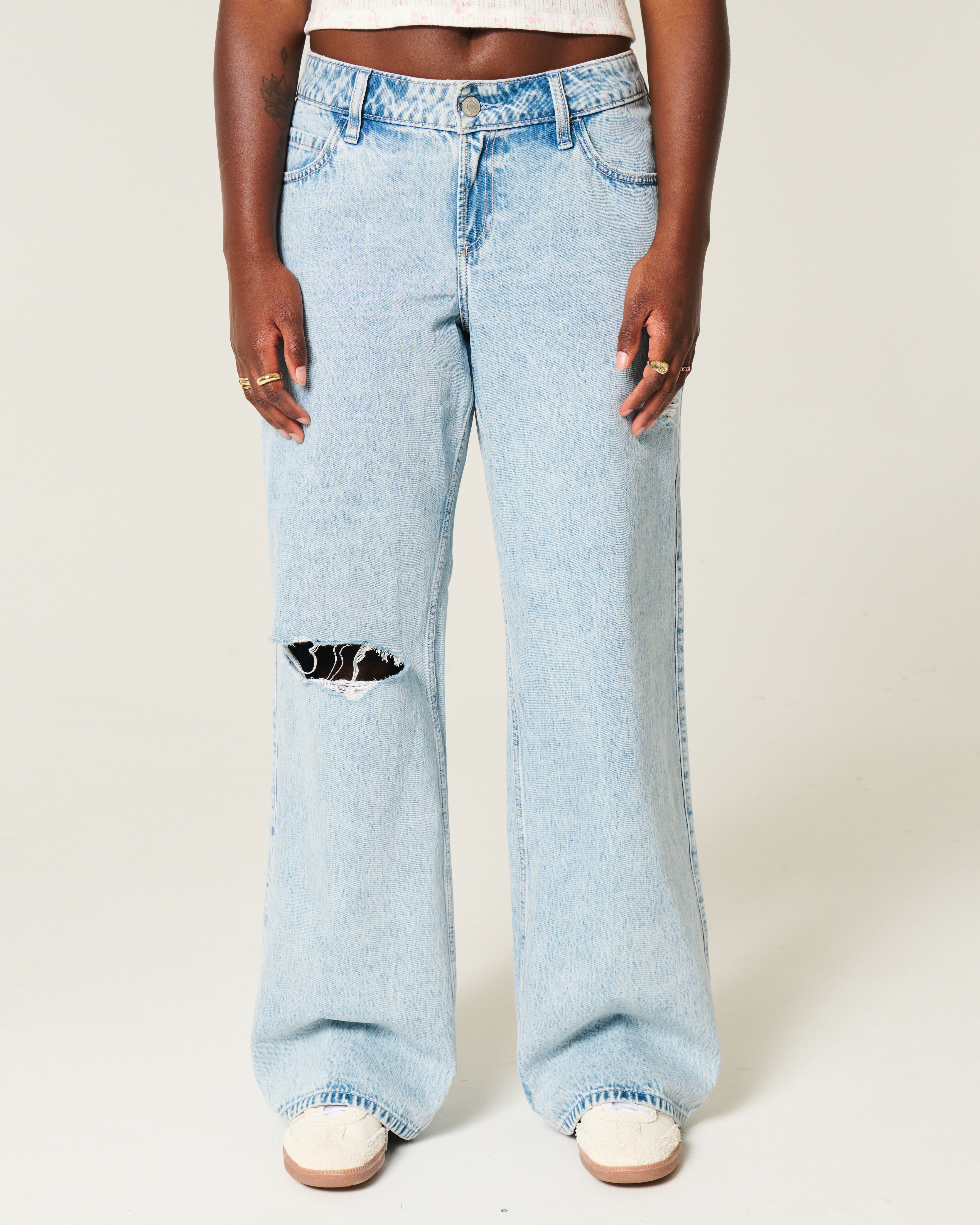 Curvy Low-Rise Ripped Light Wash Baggy Jeans
