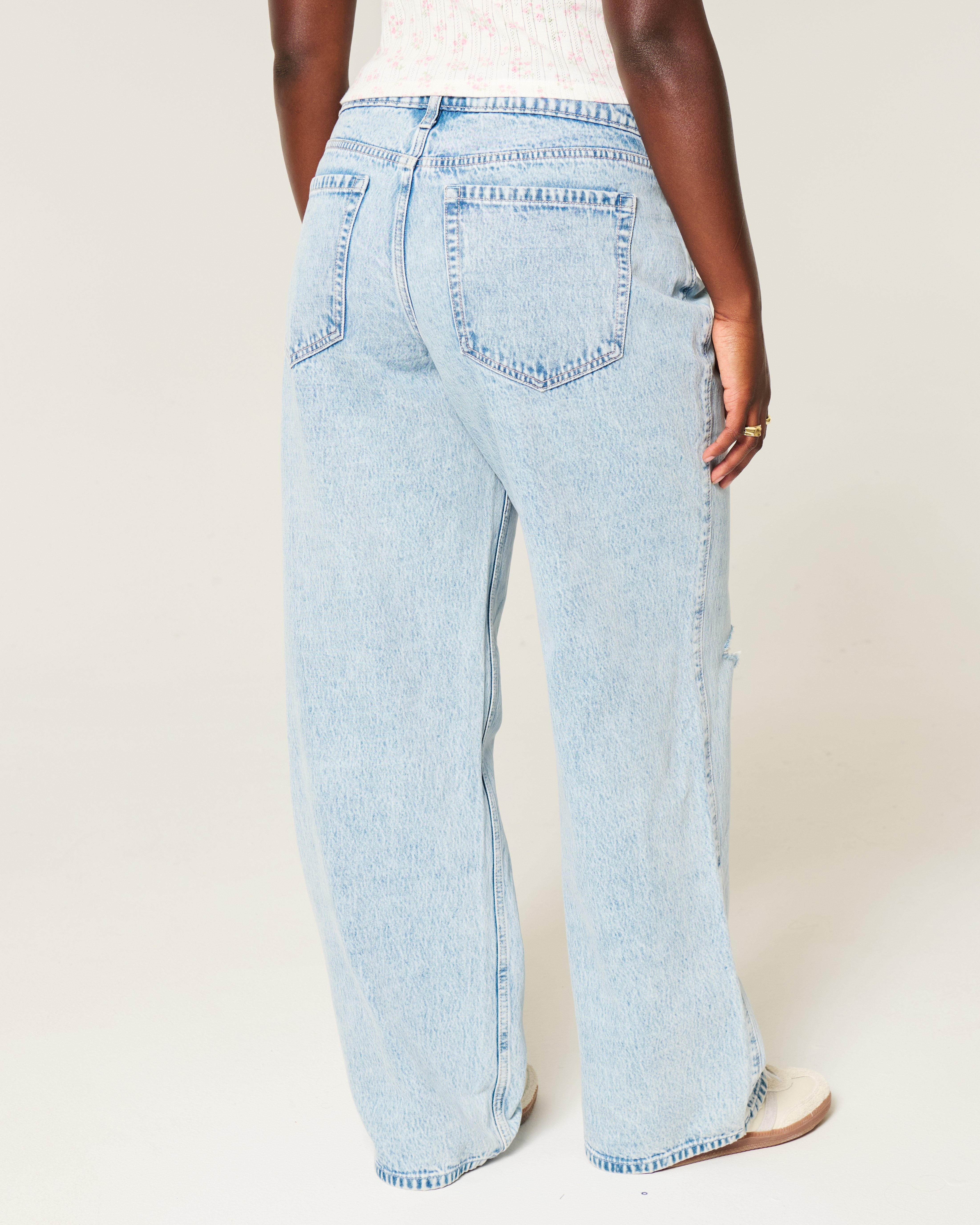 Curvy Low-Rise Ripped Light Wash Baggy Jeans