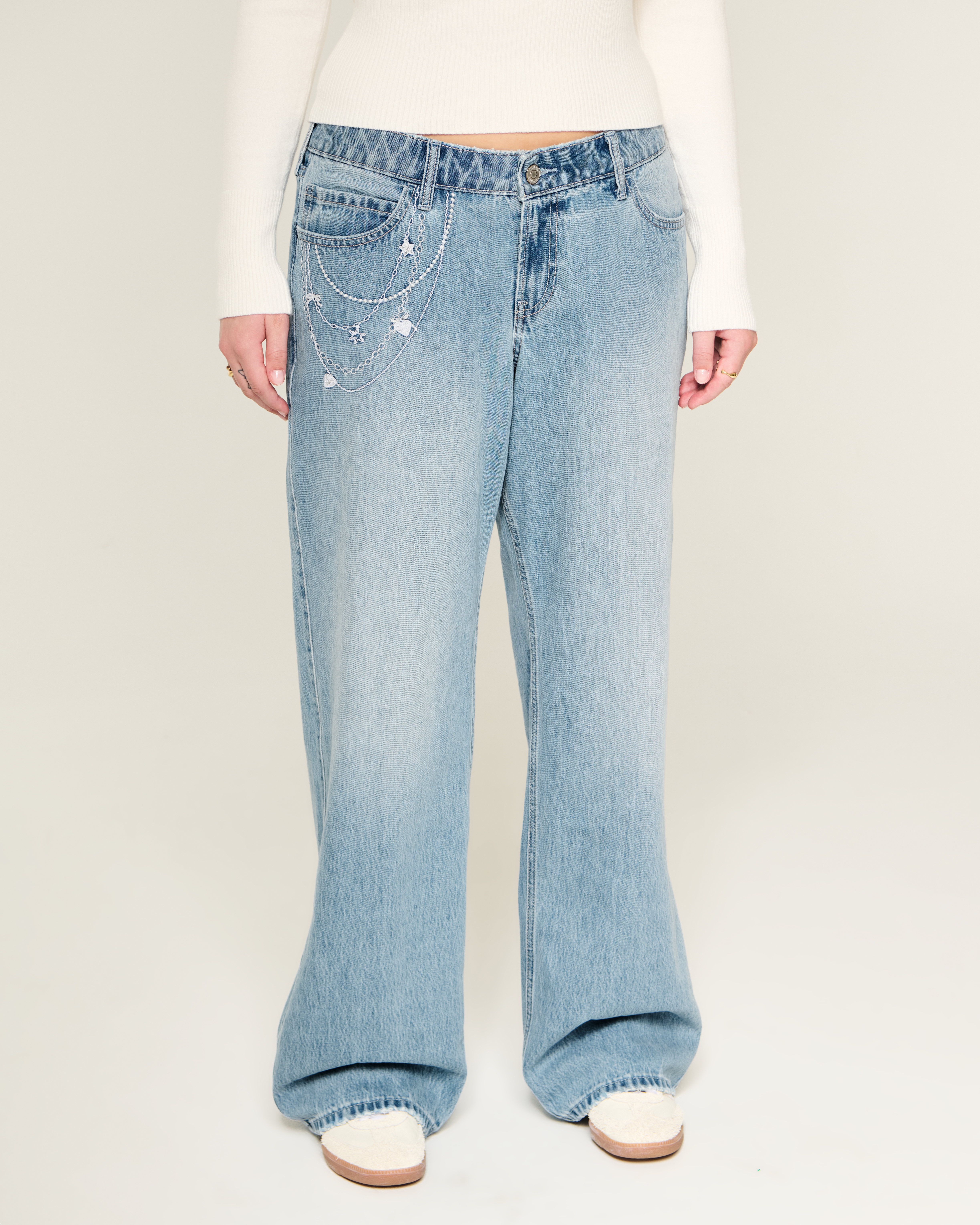Low-Rise Light Wash Chain Embroidery Baggy Jeans