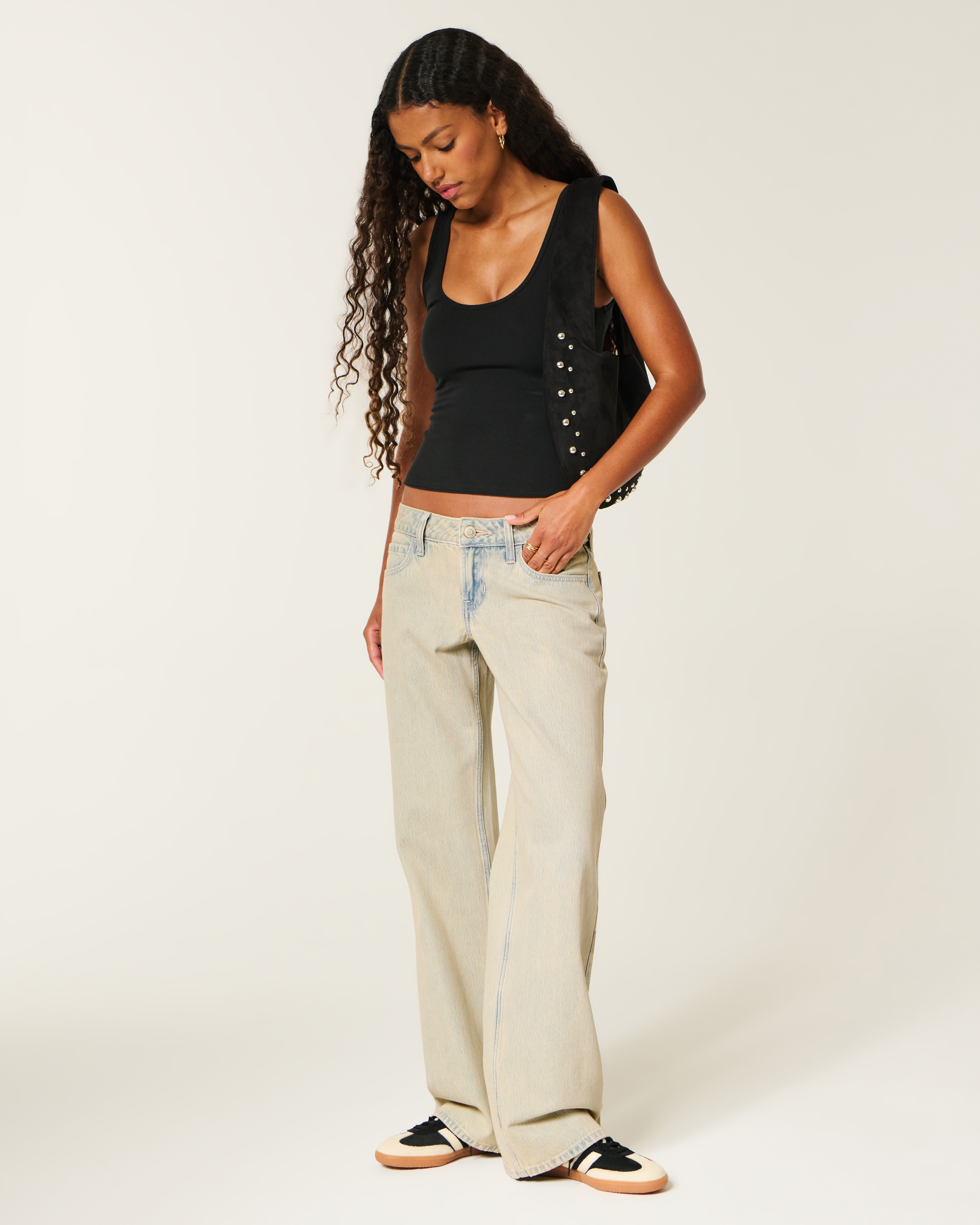 Low-Rise Light Wash Baggy Jeans