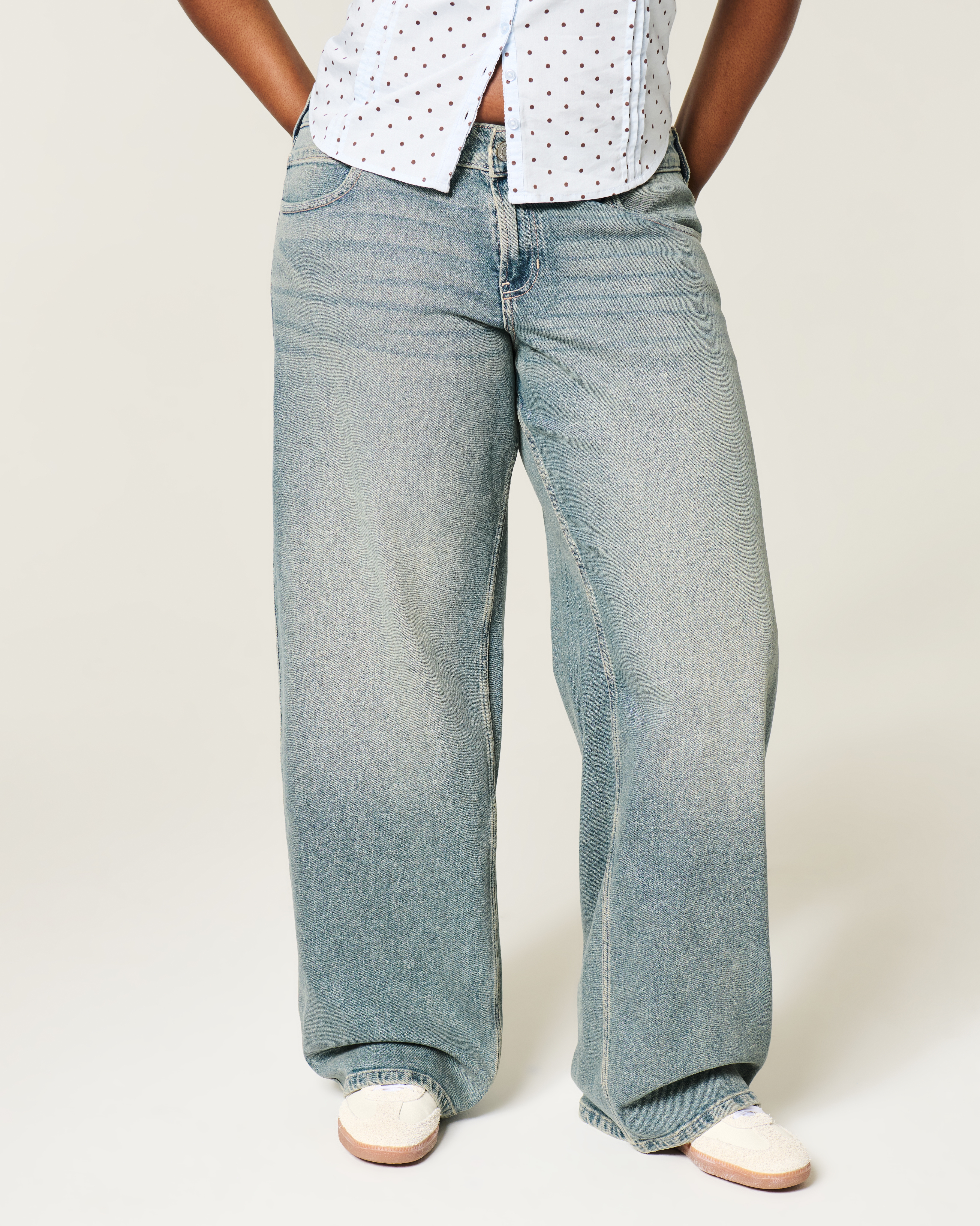 Low-Rise Y2K Medium Wash Baggy Jeans