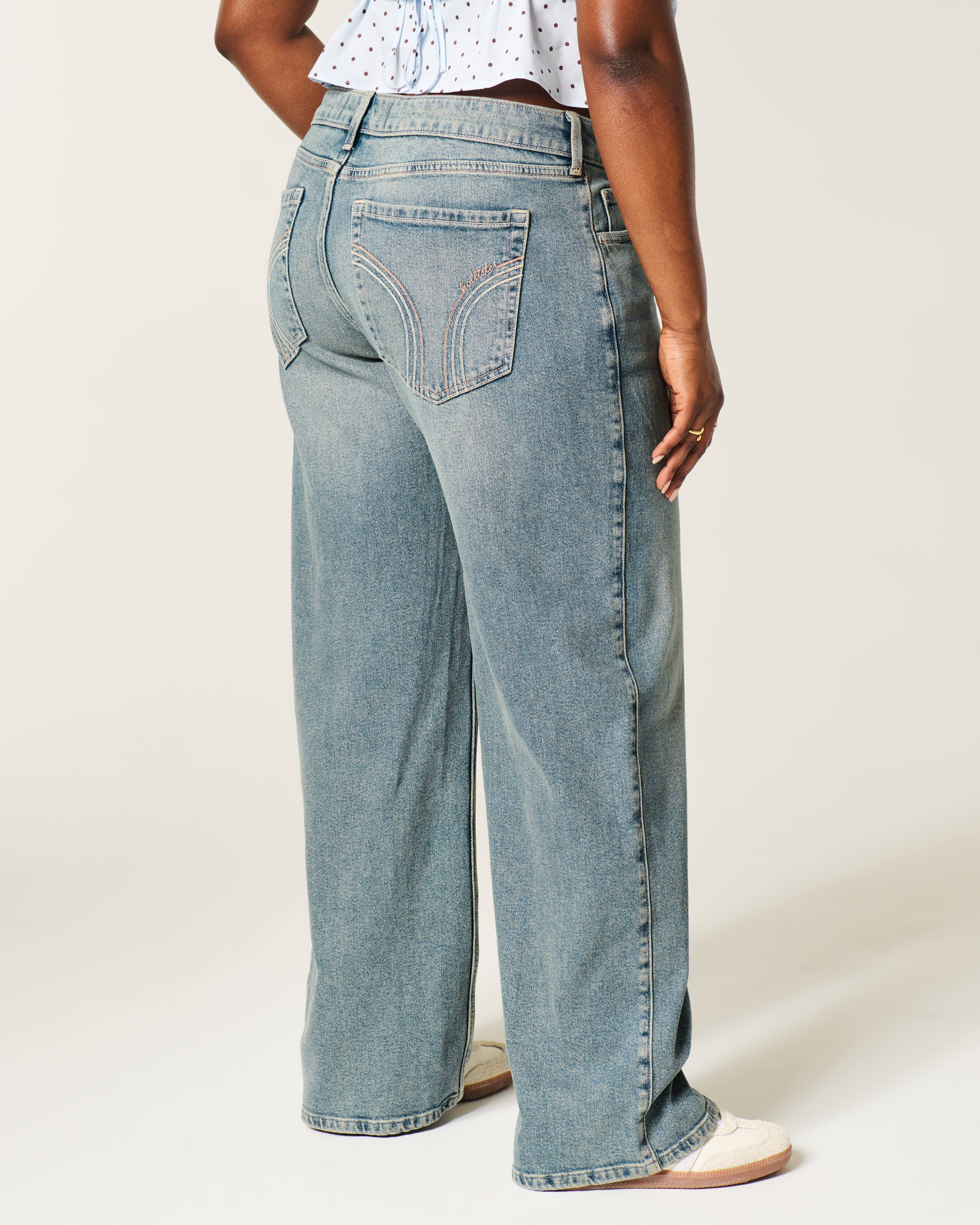 Low-Rise Y2K Medium Wash Baggy Jeans