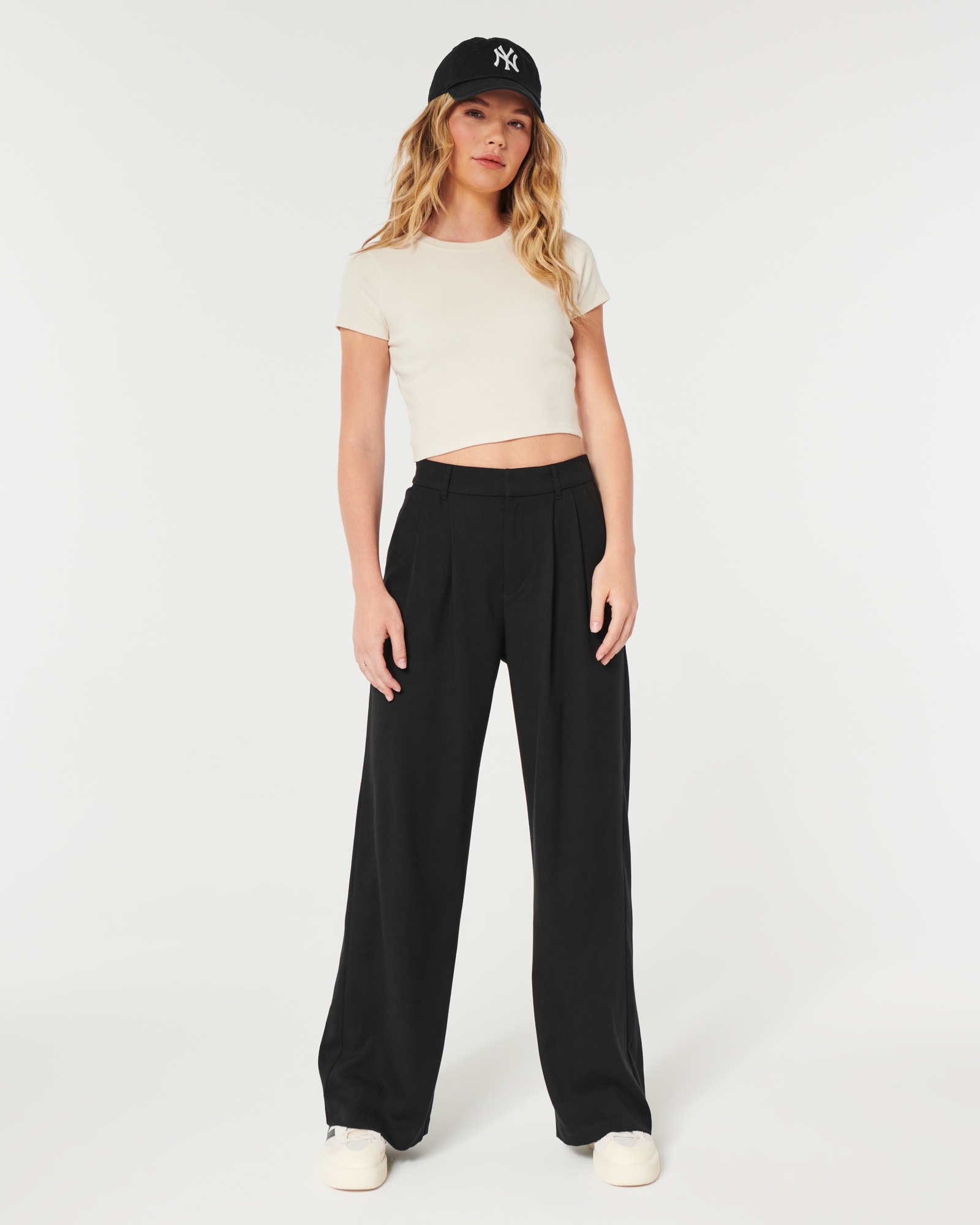 https://img.hollisterco.com/is/image/anf/KIC_356-3042-0360-900_model1.jpg?policy=product-extra-large