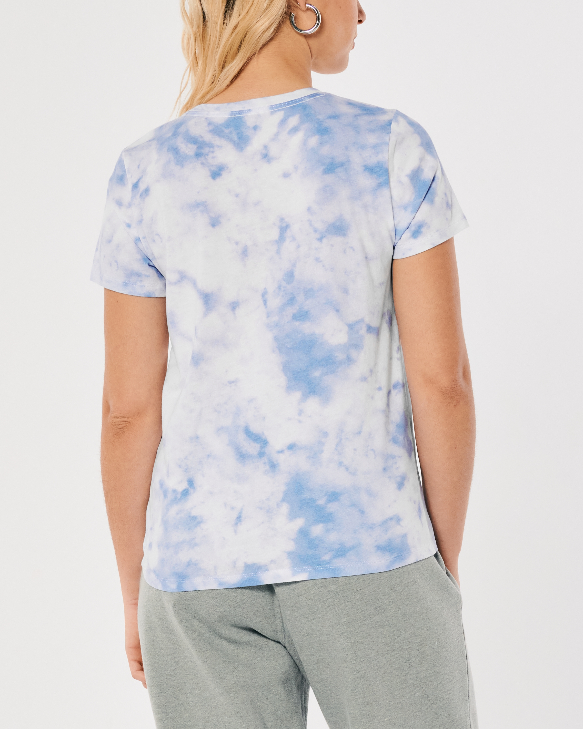 Hollister embroidered best sale logo graphic tee