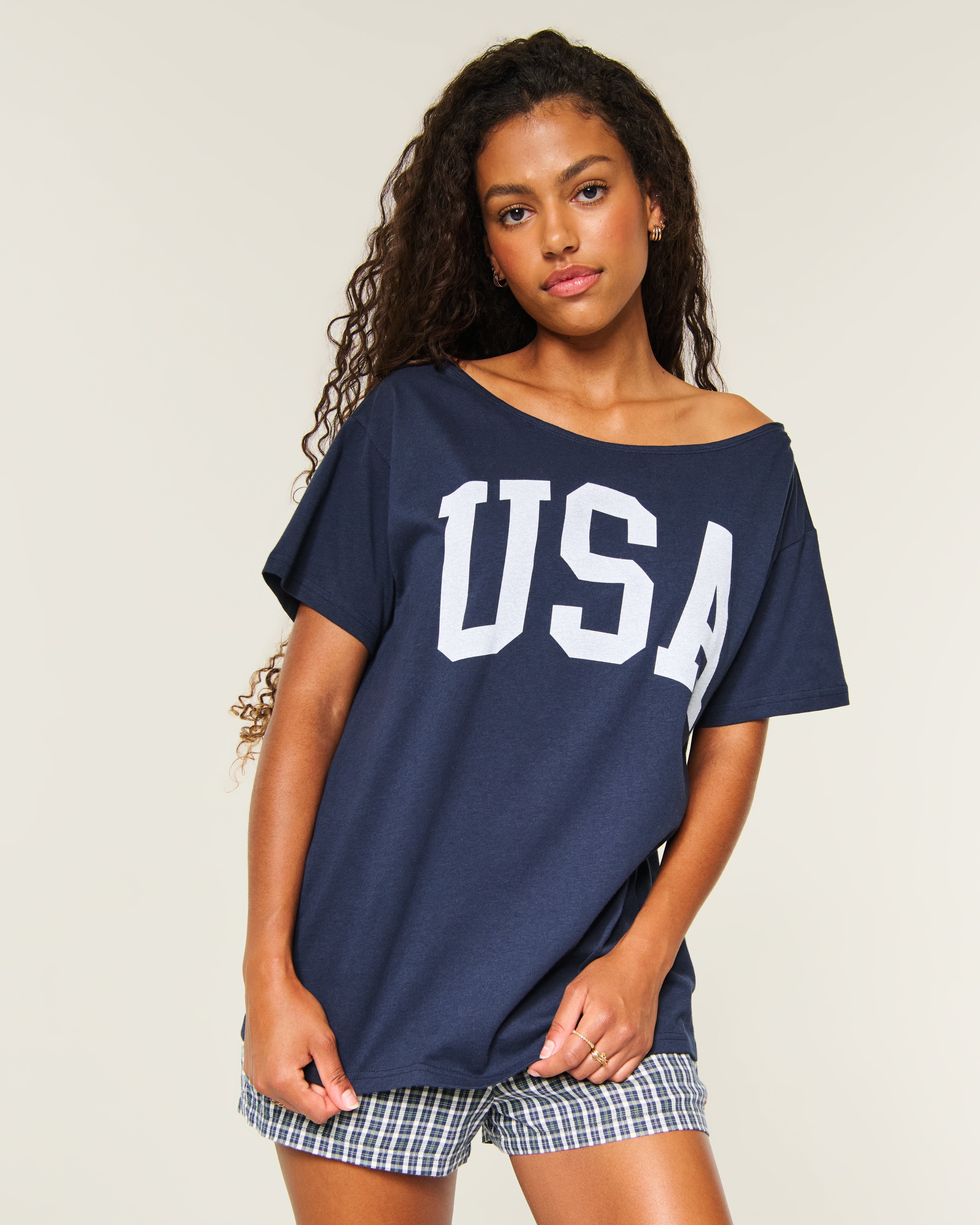 Oversized Off-the-Shoulder USA Graphic Tee