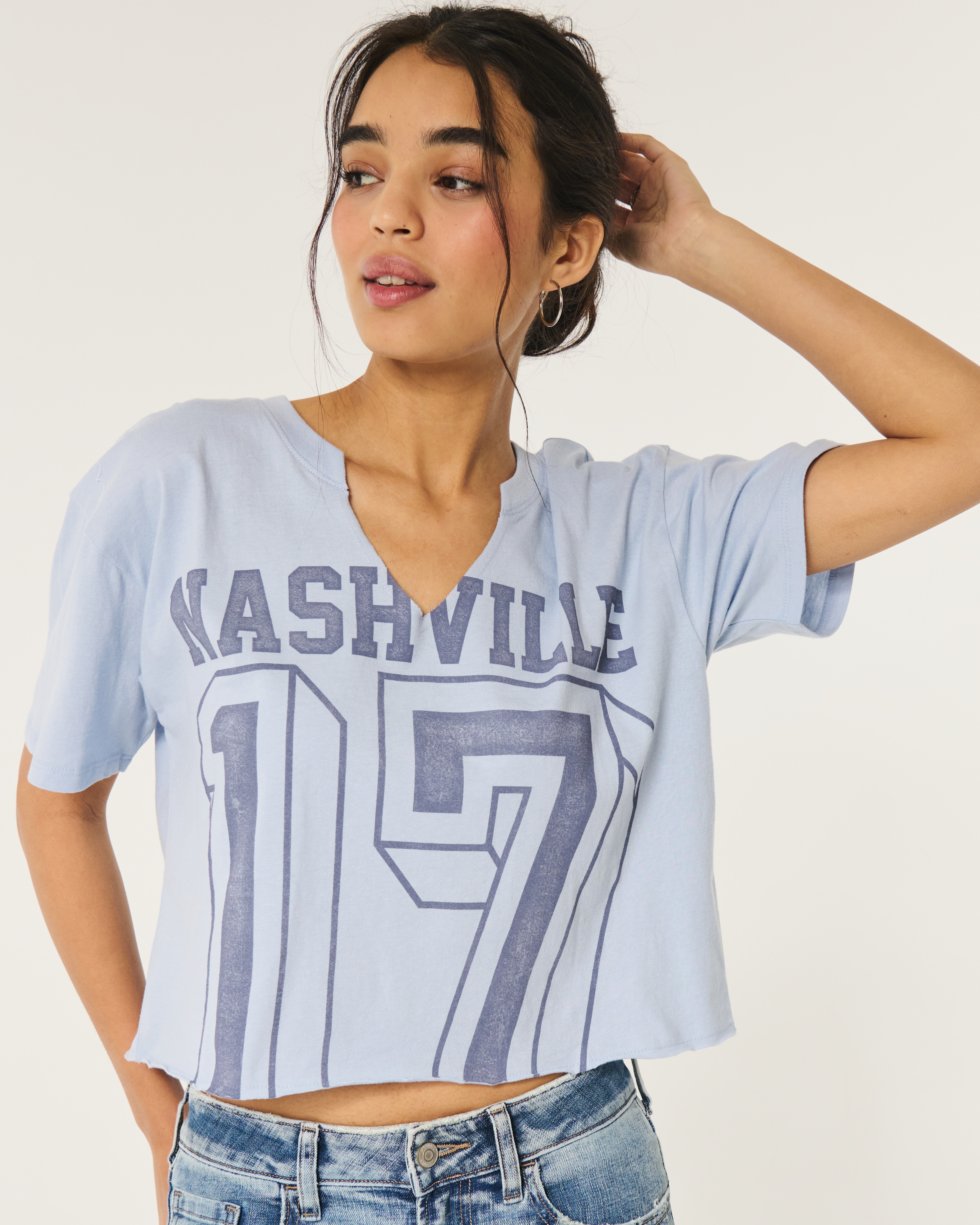 Women s Oversized Crop Nashville Graphic Tee Women s Tops HollisterCo