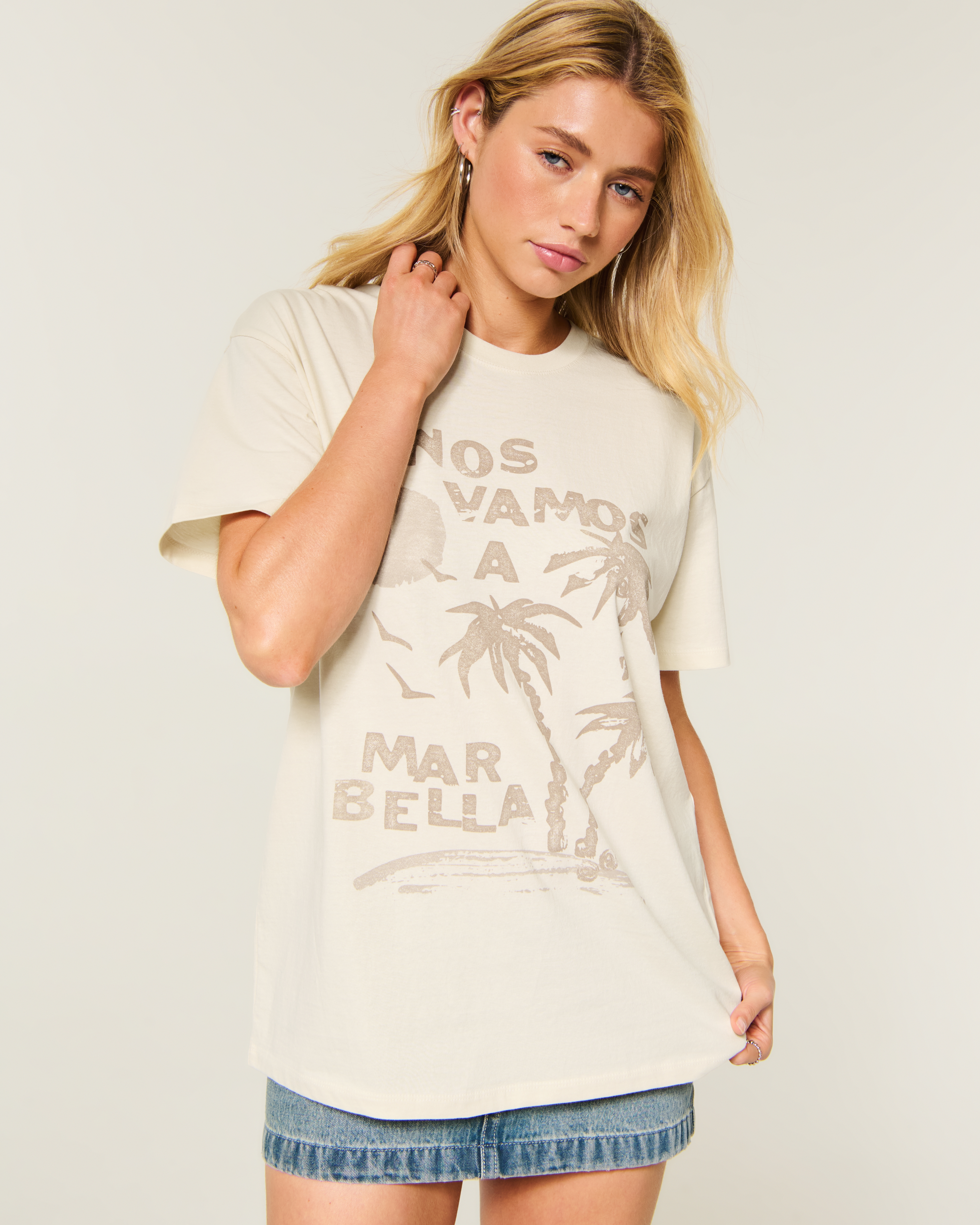 Oversized Mar Bella Graphic Tee