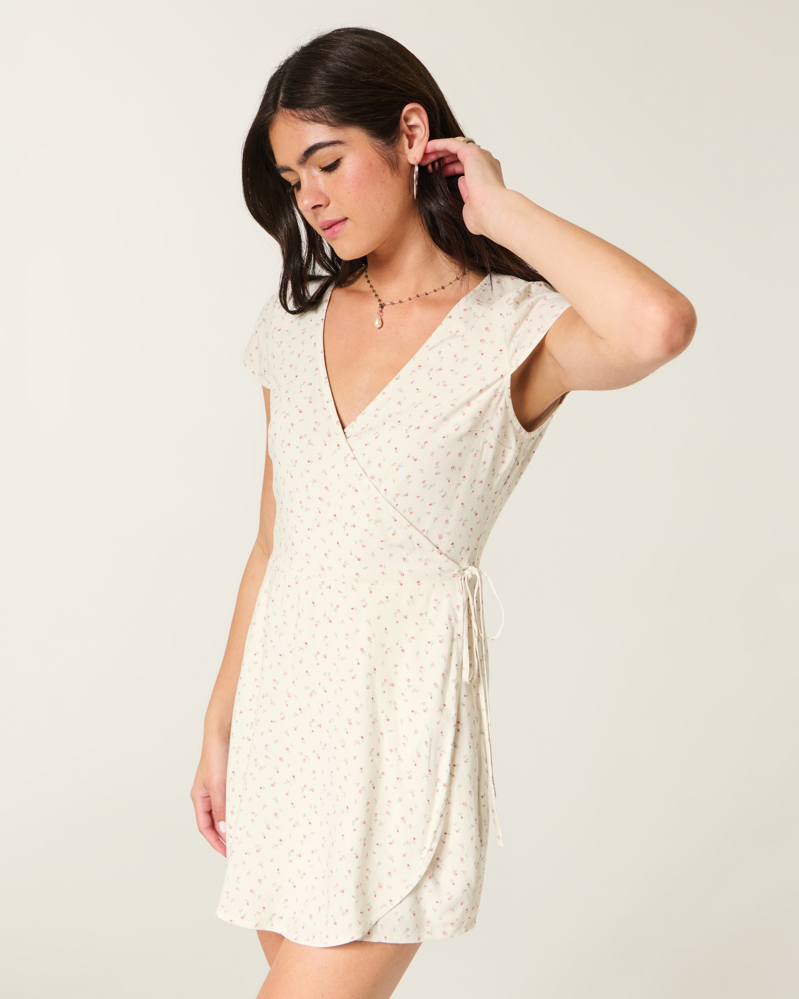 Women's Short-Sleeve Wrap Mini Dress in Cloud White Floral Size XS PETITE from Hollister