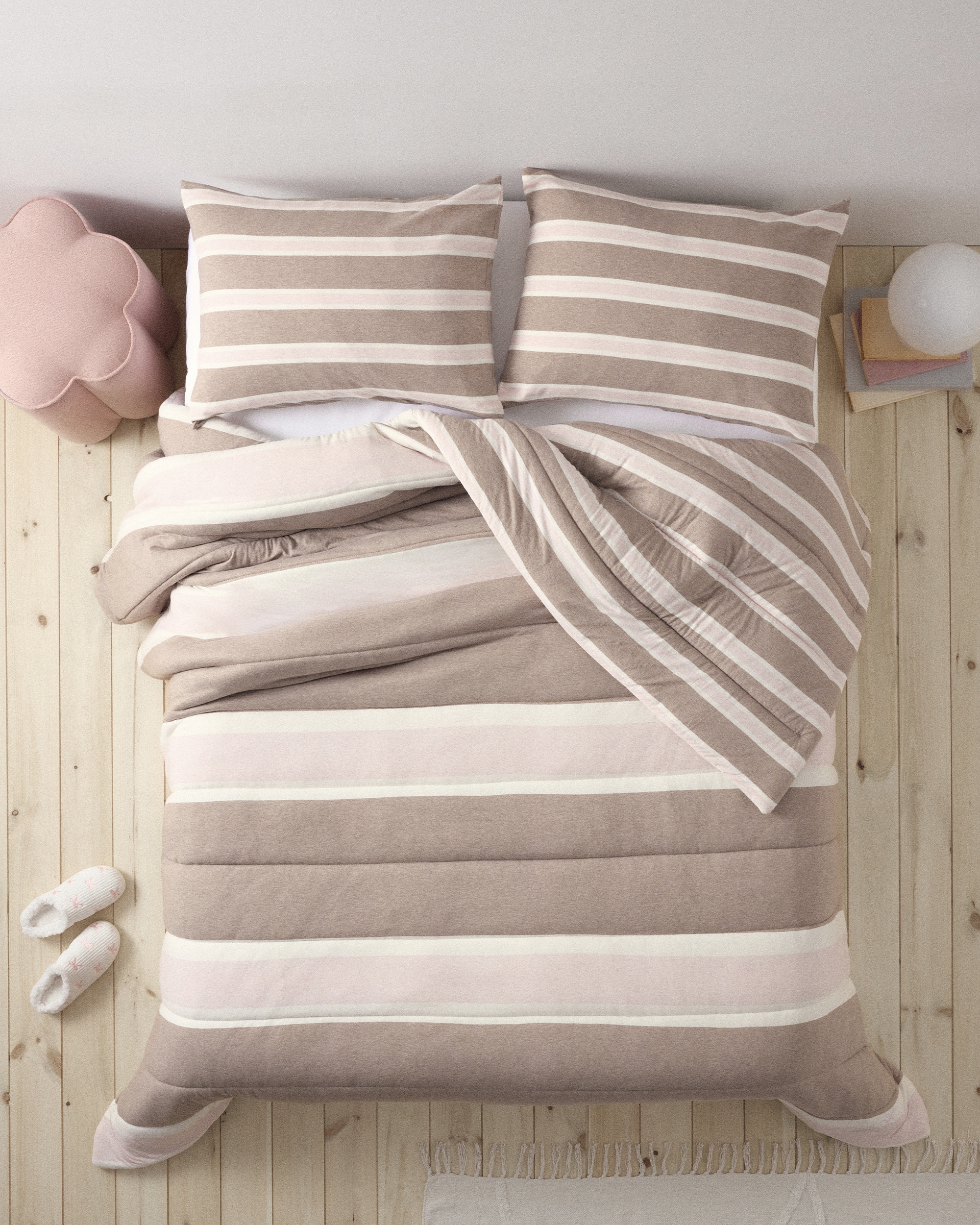Hollister x Target Reversible Jersey Puff Comforter & Sham Set
