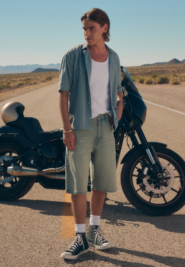 Clothing for Women & Men | Teen Clothing | Hollister Co.