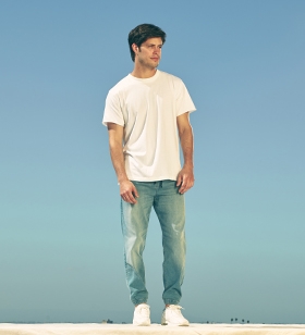 Mirar atrás un acreedor El cielo Jeans de hombre - Jeans azules y negros para hombres | Hollister Co.